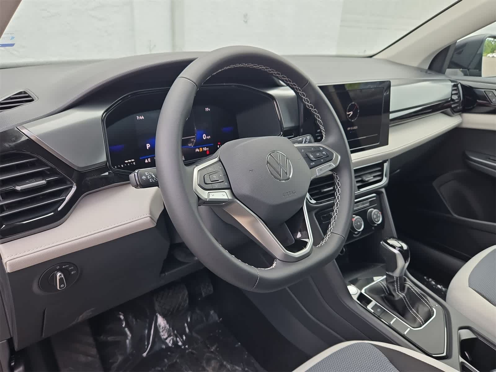 Thumbnail: 2025 Volkswagen Taos - 10