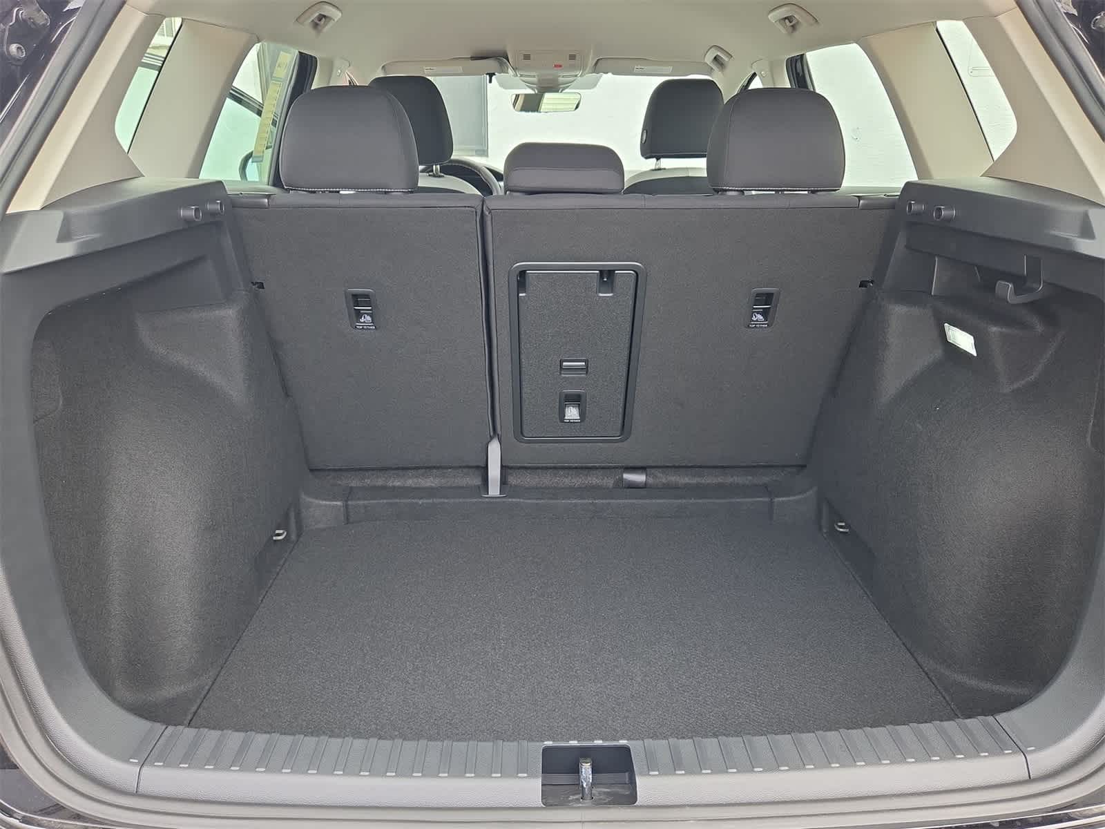 Thumbnail: 2025 Volkswagen Taos - 33