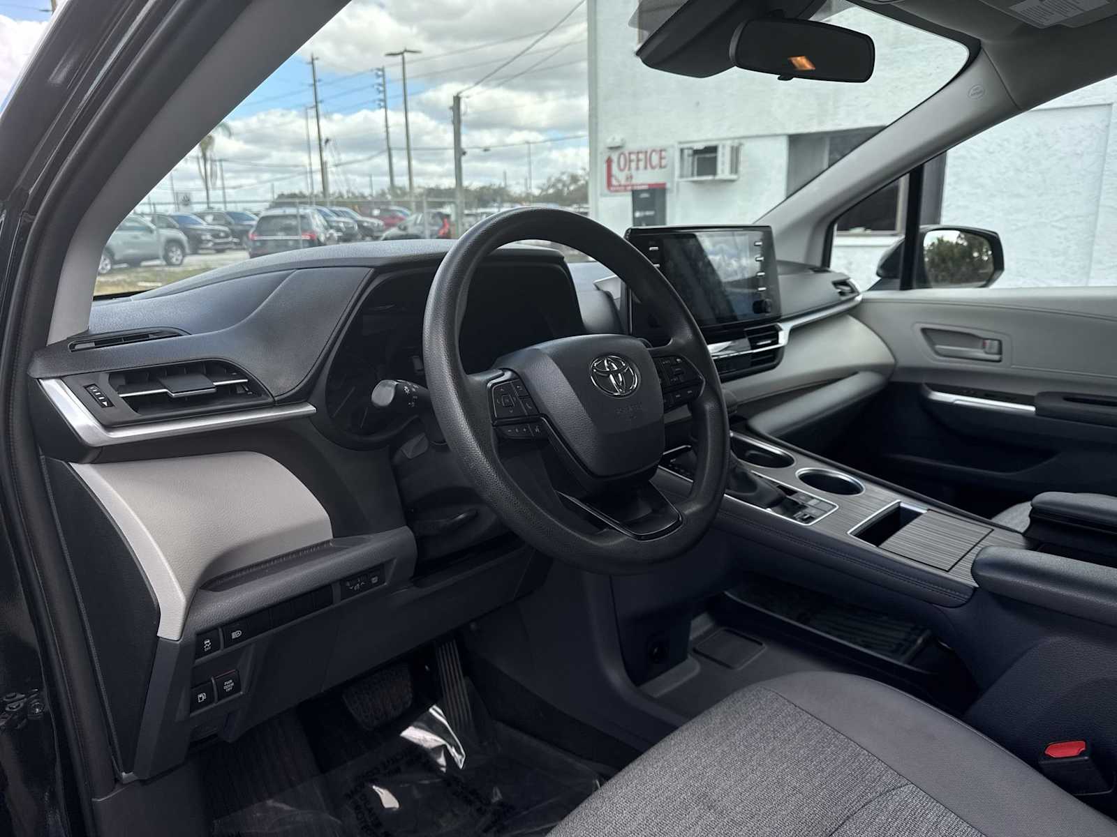 Thumbnail: 2023 Toyota Sienna - 2