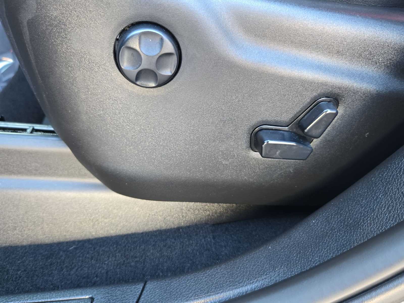 Thumbnail: 2019 Jeep Grand Cherokee - 17