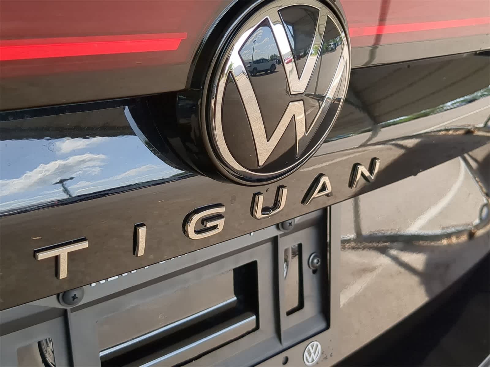 Thumbnail: 2025 Volkswagen Tiguan - 13