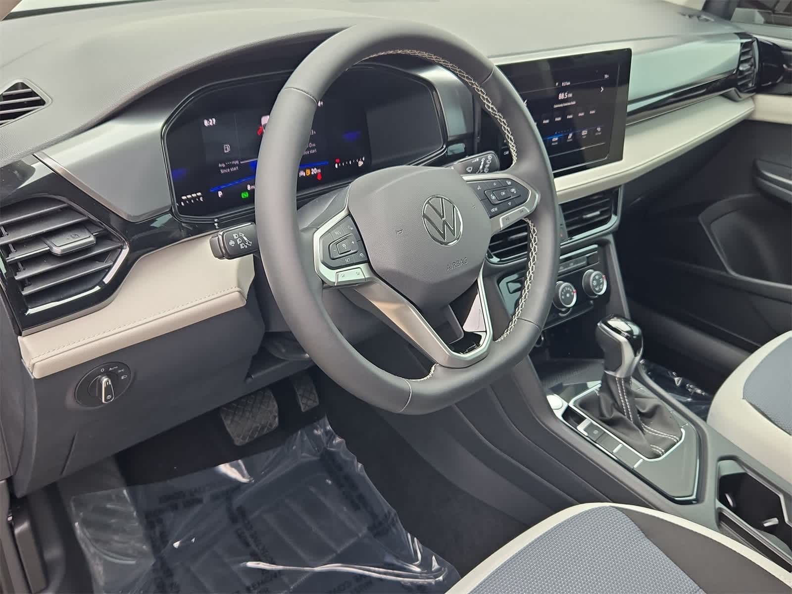 Thumbnail: 2025 Volkswagen Taos - 10