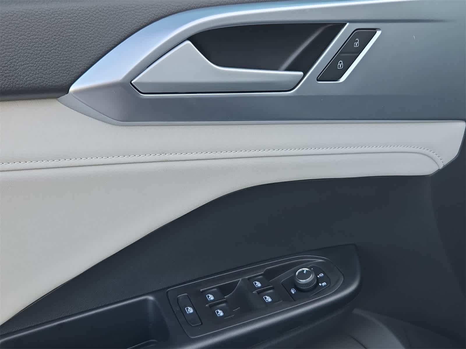 Thumbnail: 2025 Volkswagen Taos - 36