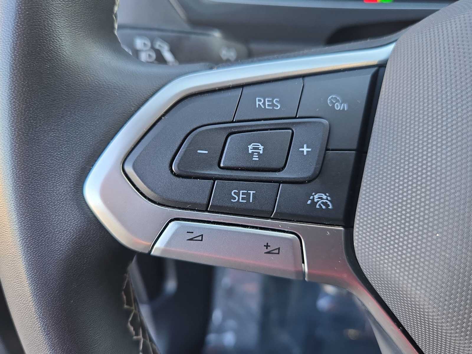 Thumbnail: 2023 Volkswagen Tiguan - 22