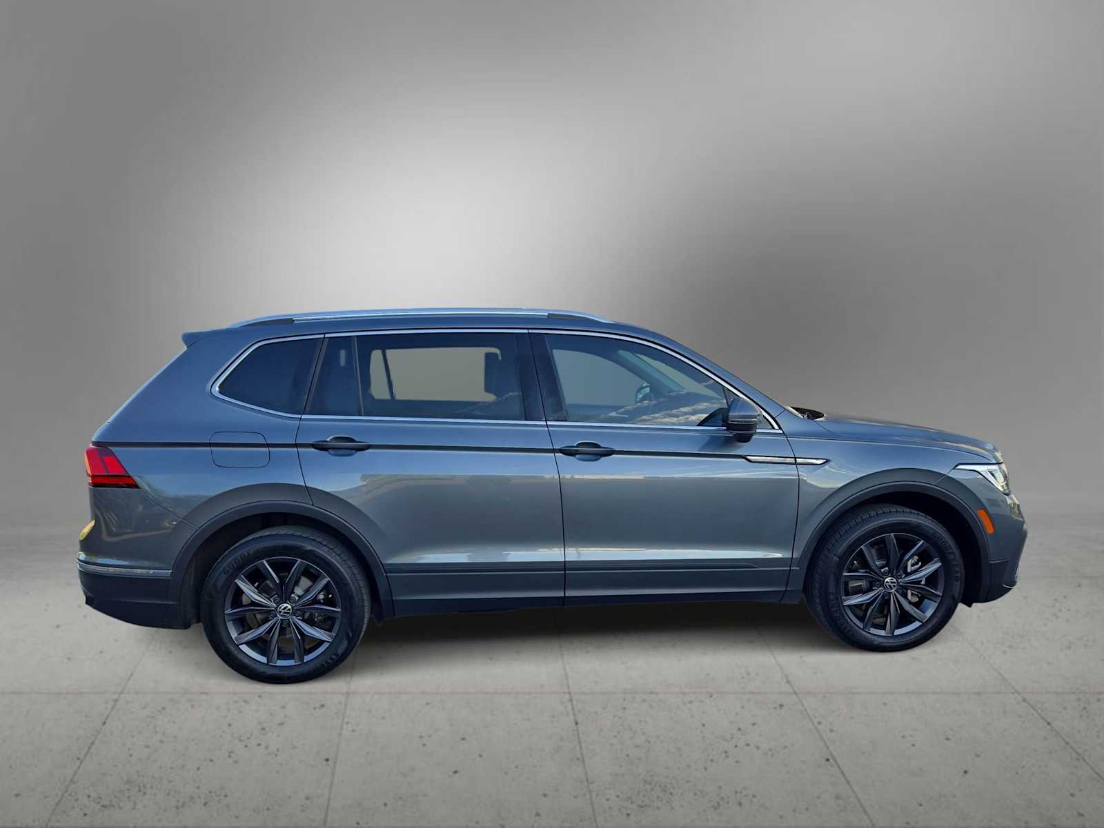 Thumbnail: 2023 Volkswagen Tiguan - 9