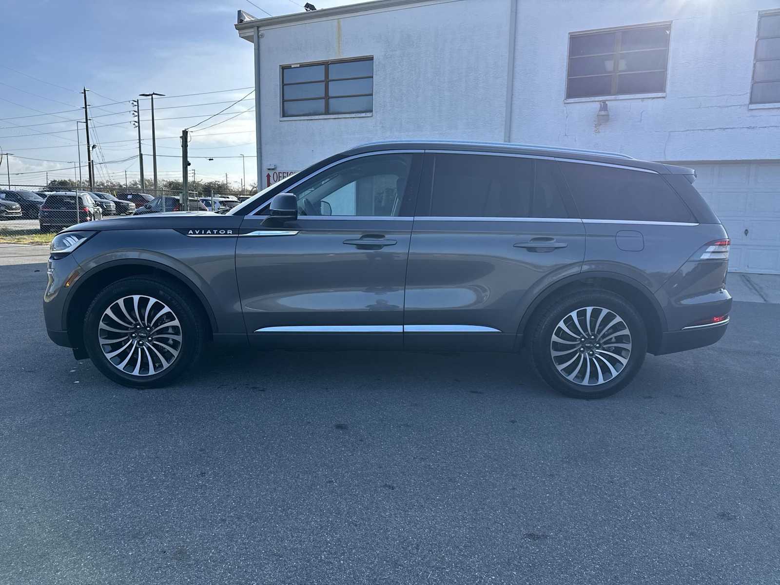 Thumbnail: 2023 Lincoln Aviator - 3