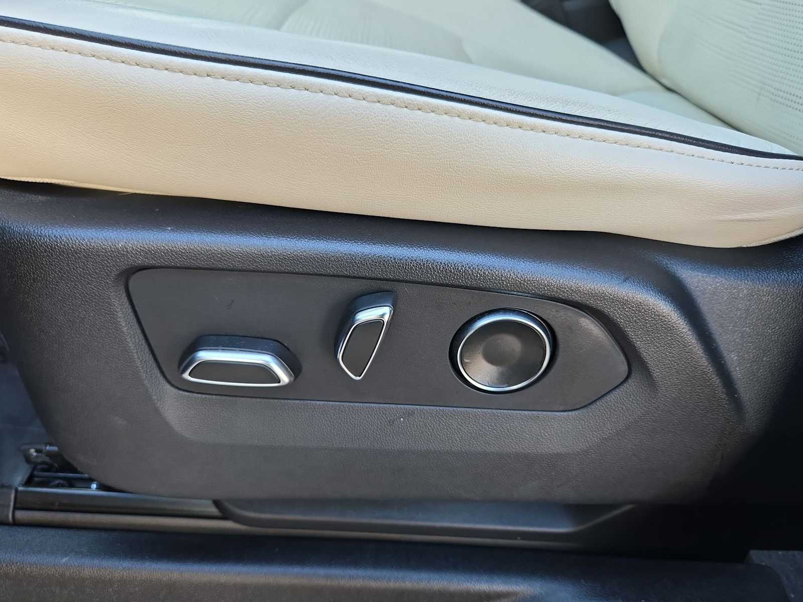 Thumbnail: 2021 Cadillac Escalade - 18