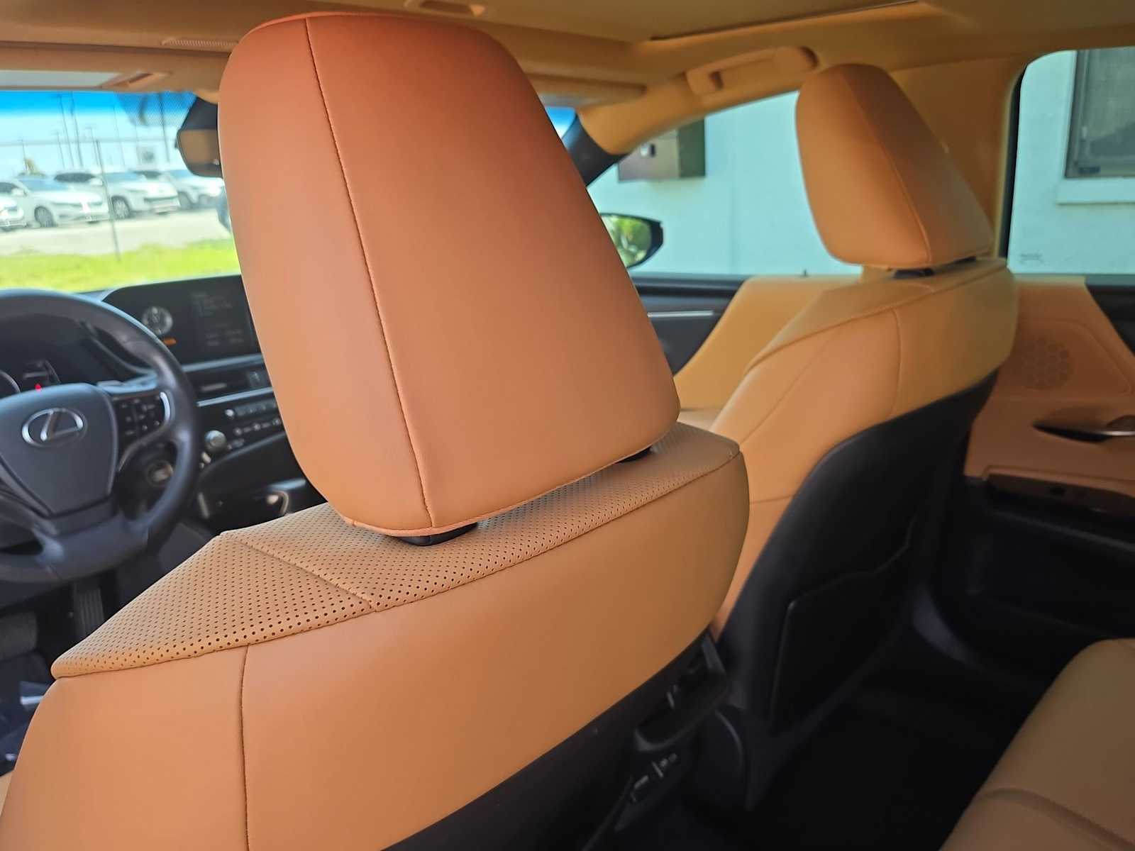 Thumbnail: 2022 Lexus ES - 19