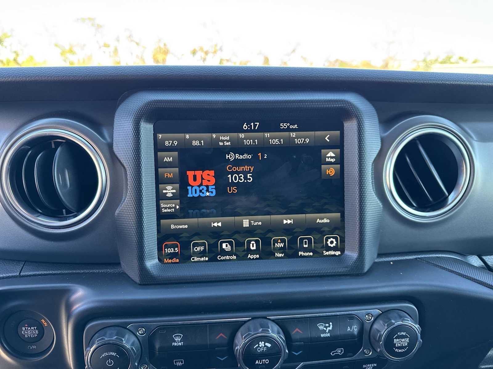 Thumbnail: 2022 Jeep Wrangler - 26