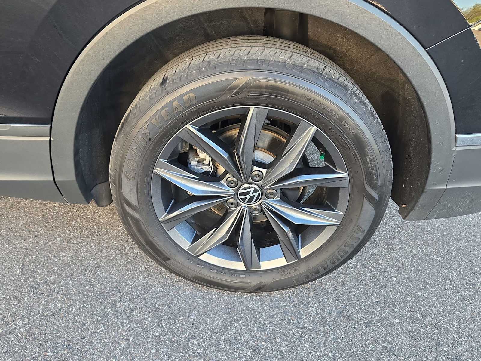 Thumbnail: 2023 Volkswagen Tiguan - 14