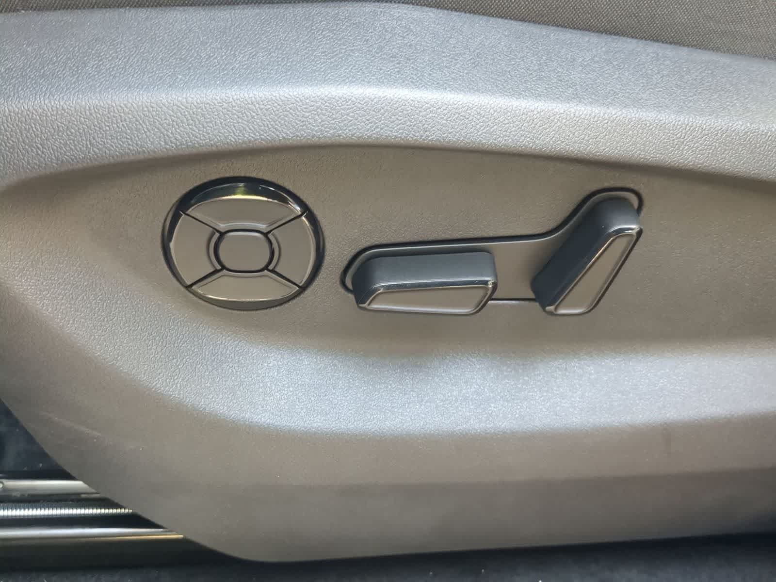 Thumbnail: 2025 Volkswagen Tiguan - 18