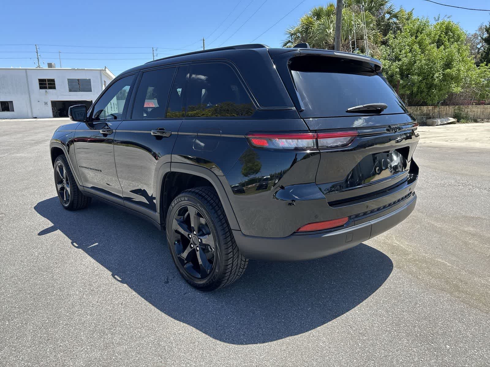 Thumbnail: 2023 Jeep Grand Cherokee - 5