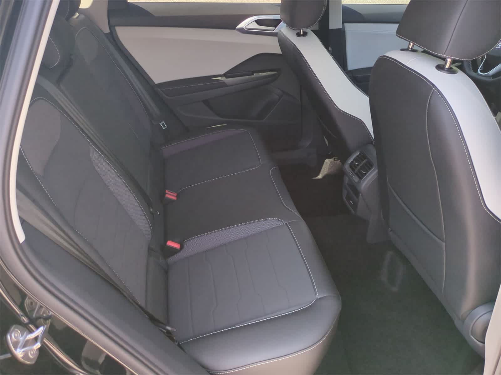 Thumbnail: 2025 Volkswagen Taos - 21