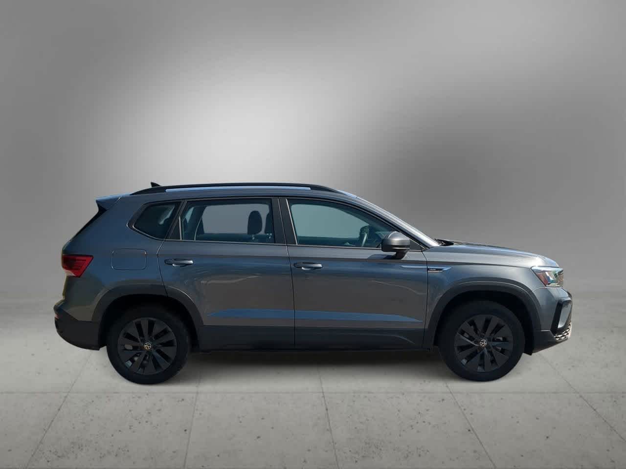 Thumbnail: 2022 Volkswagen Taos - 9