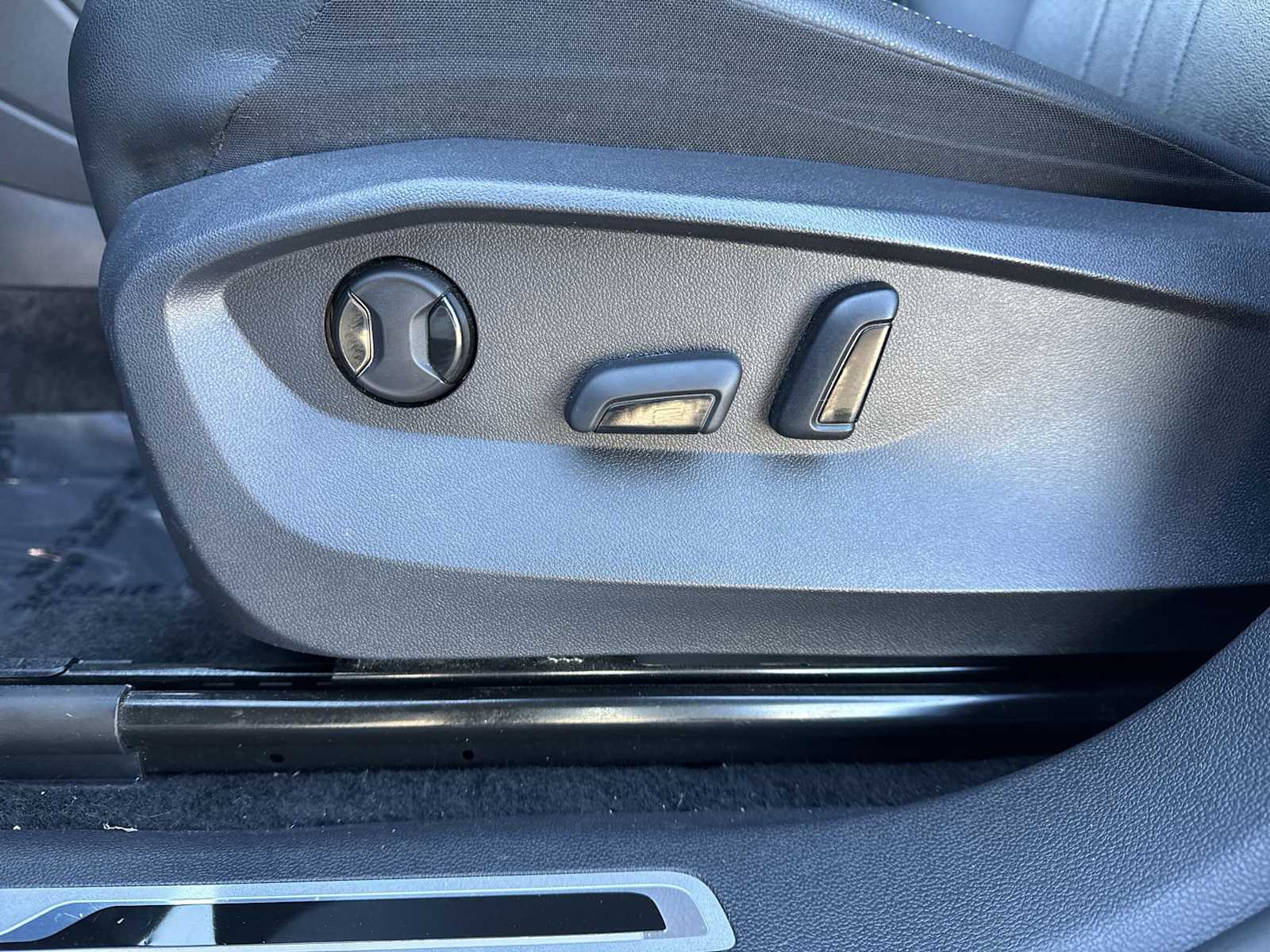 Thumbnail: 2023 Volkswagen Tiguan - 16