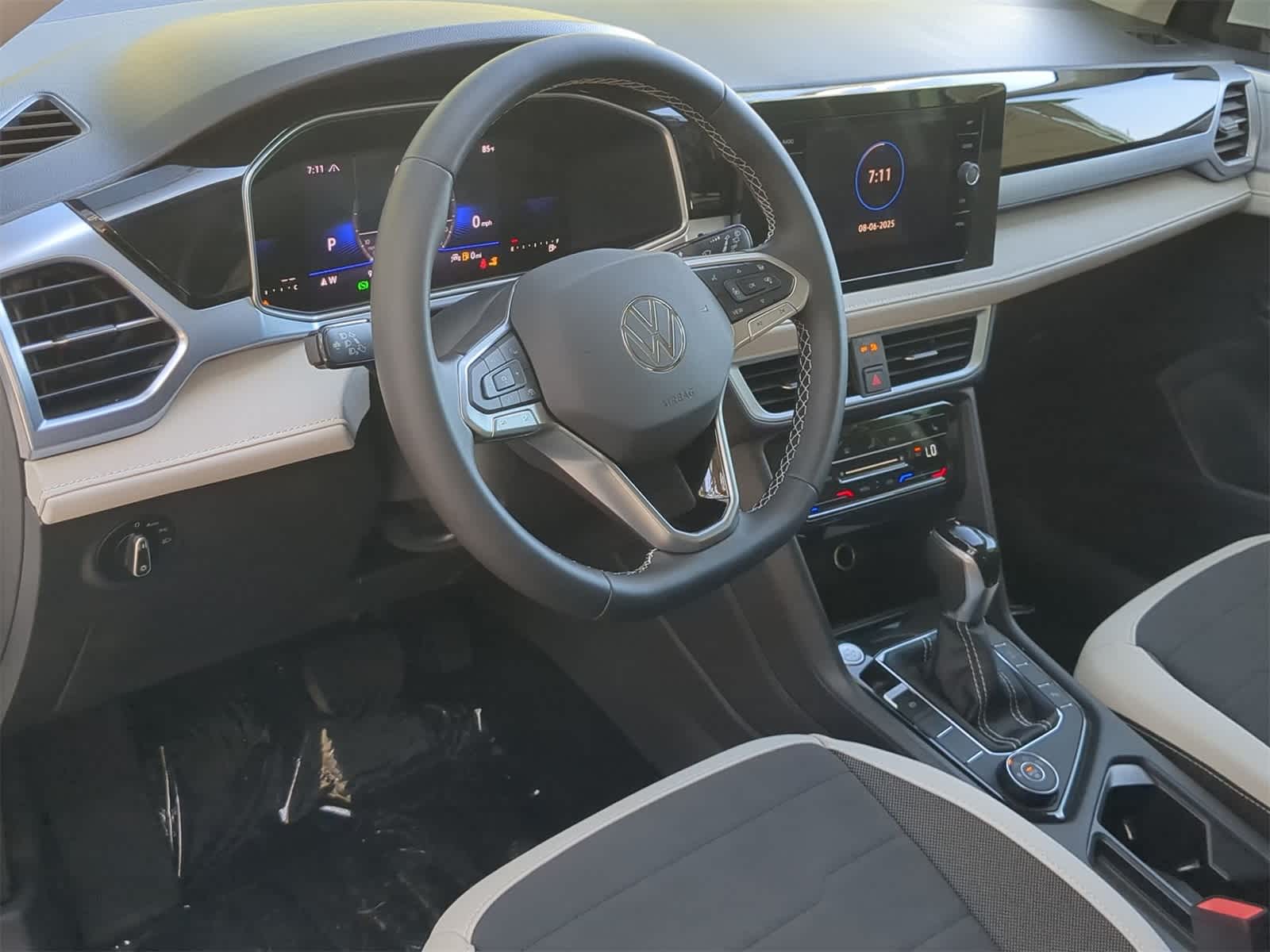 Thumbnail: 2025 Volkswagen Taos - 10