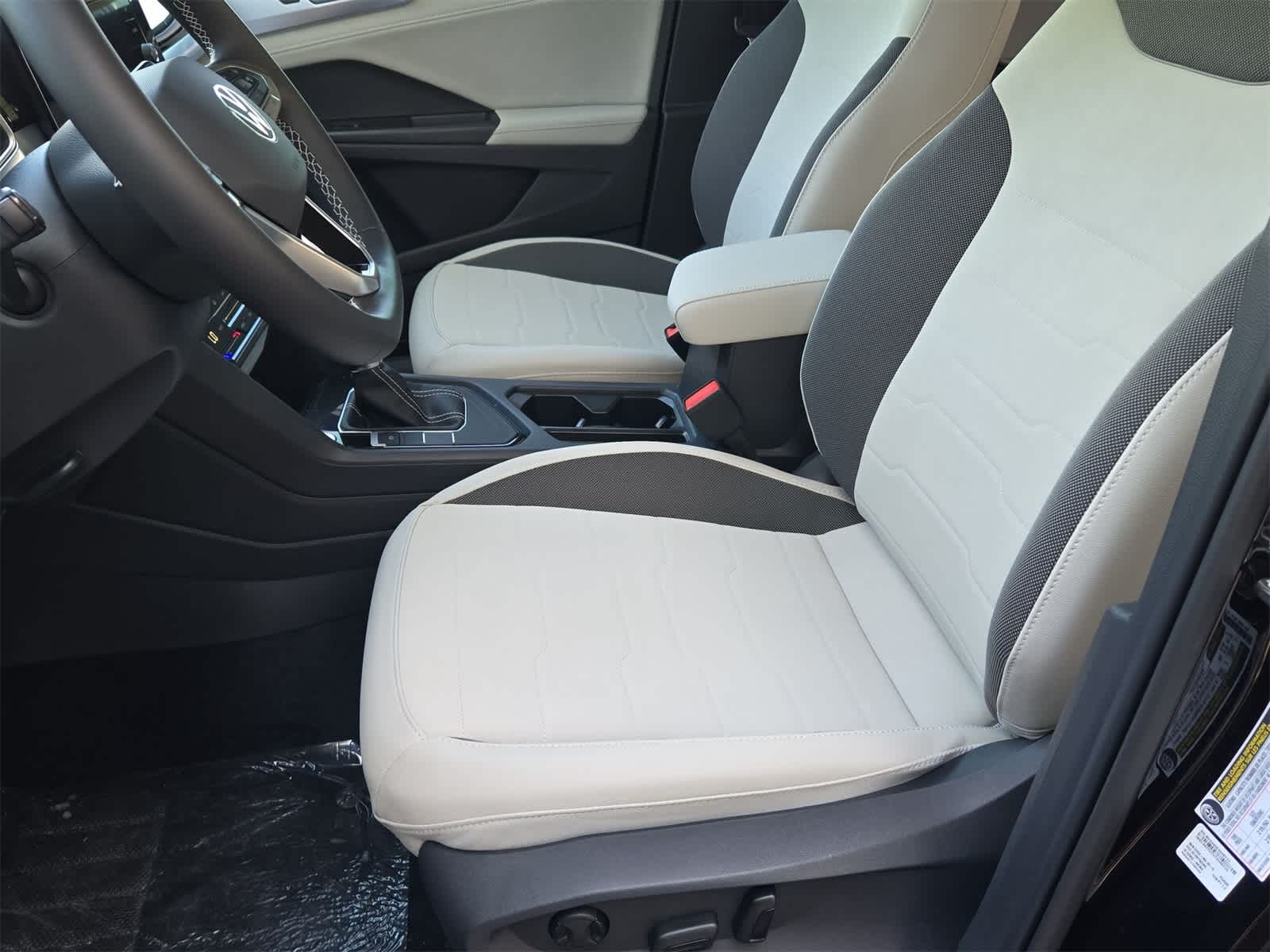 Thumbnail: 2025 Volkswagen Taos - 17