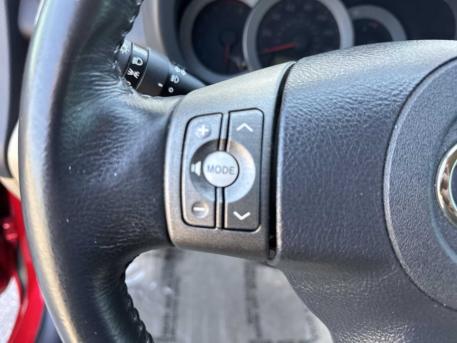 Thumbnail: 2011 Toyota RAV4 - 23