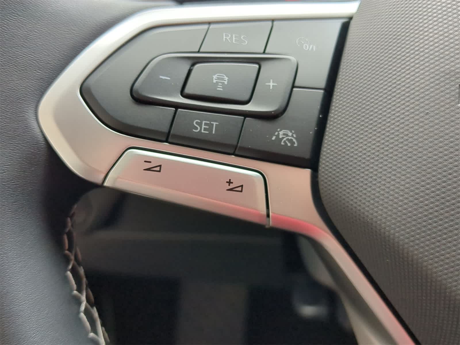 Thumbnail: 2025 Volkswagen Atlas - 24