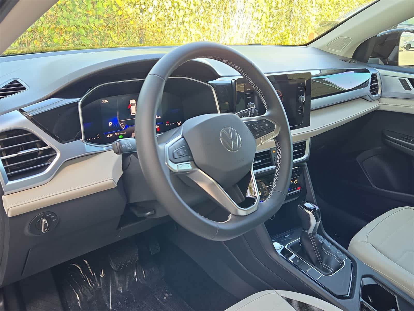 Thumbnail: 2025 Volkswagen Taos - 10