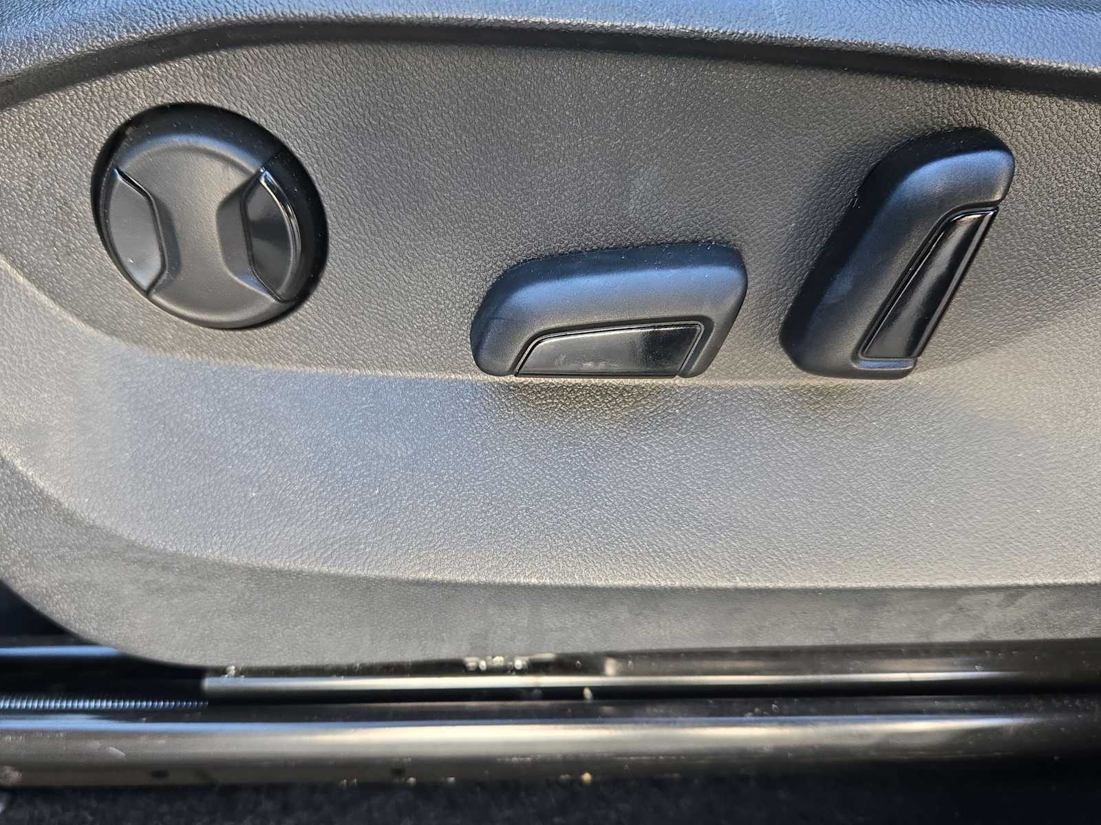 Thumbnail: 2022 Volkswagen Tiguan - 17