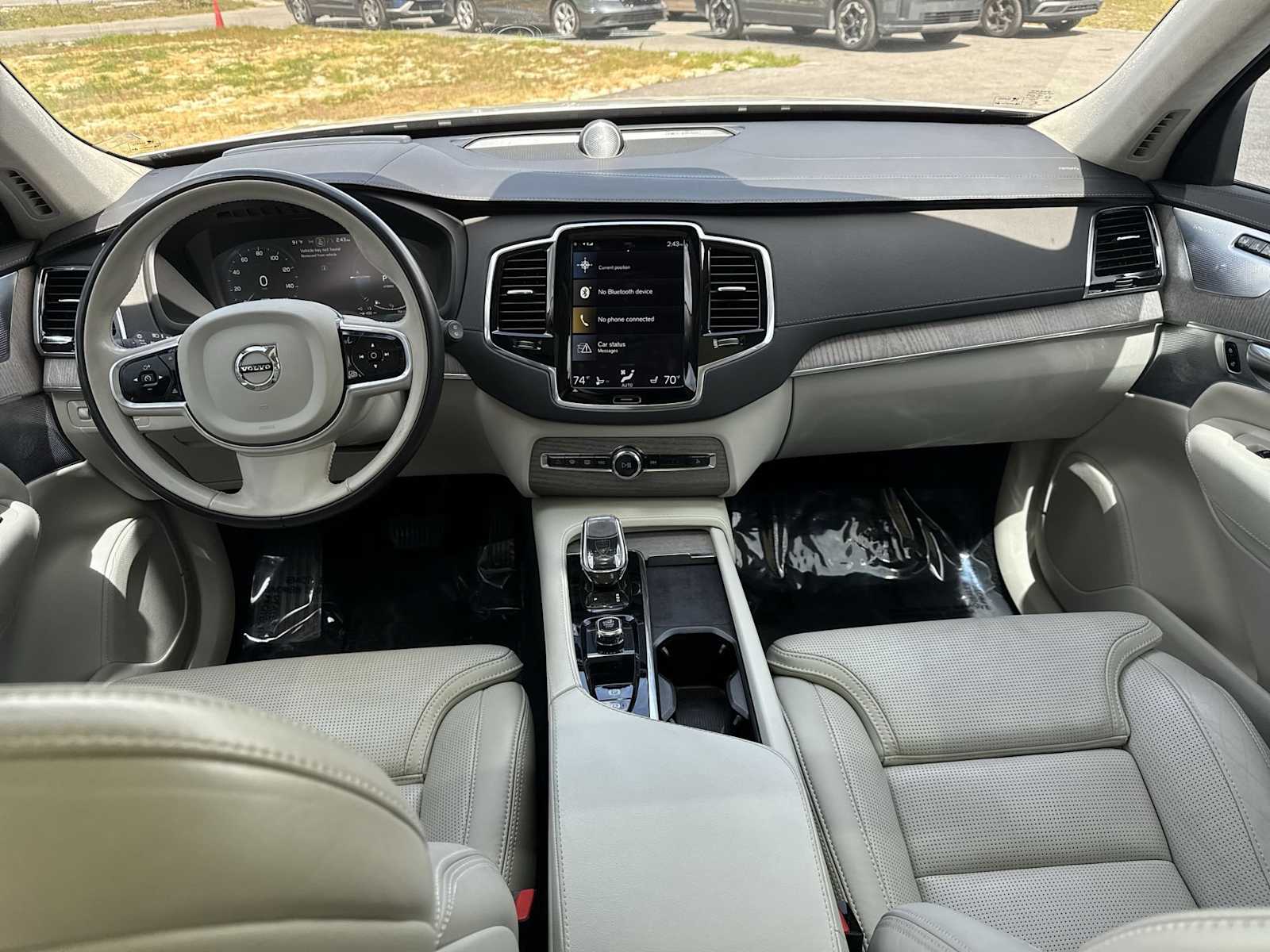 Thumbnail: 2022 Volvo XC90 - 14