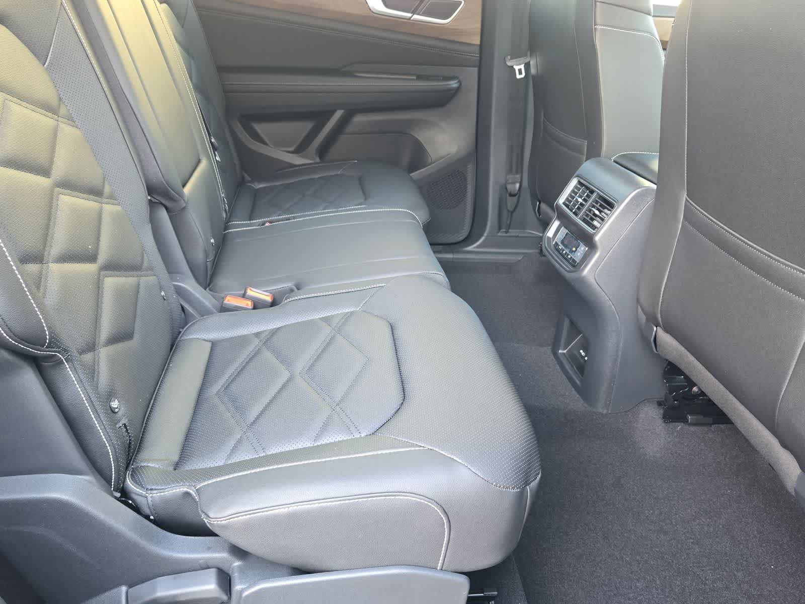 Thumbnail: 2026 Volkswagen Atlas - 27