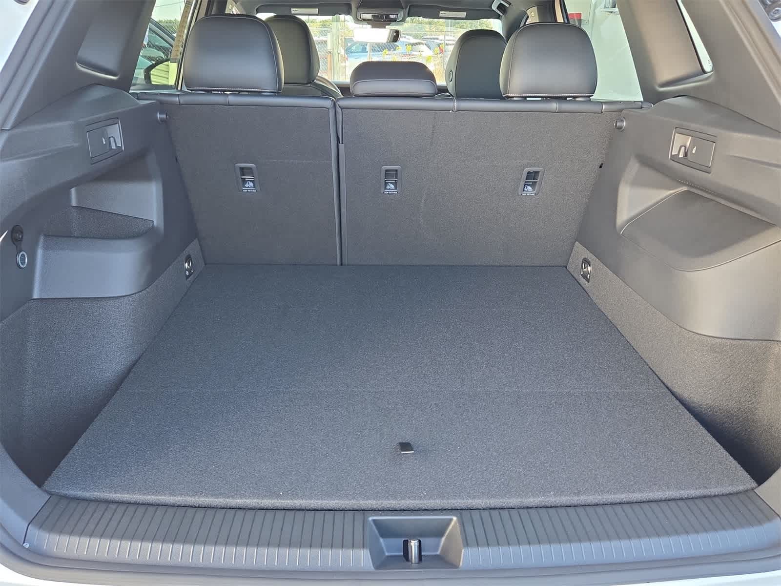 Thumbnail: 2025 Volkswagen Tiguan - 33