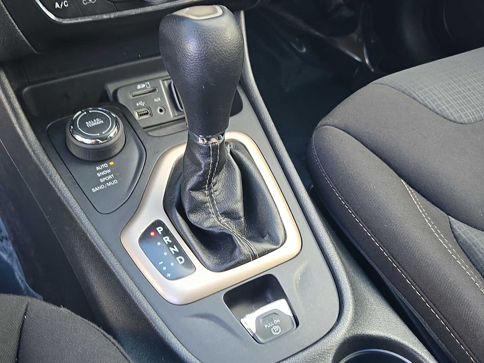 Thumbnail: 2017 Jeep Cherokee - 30