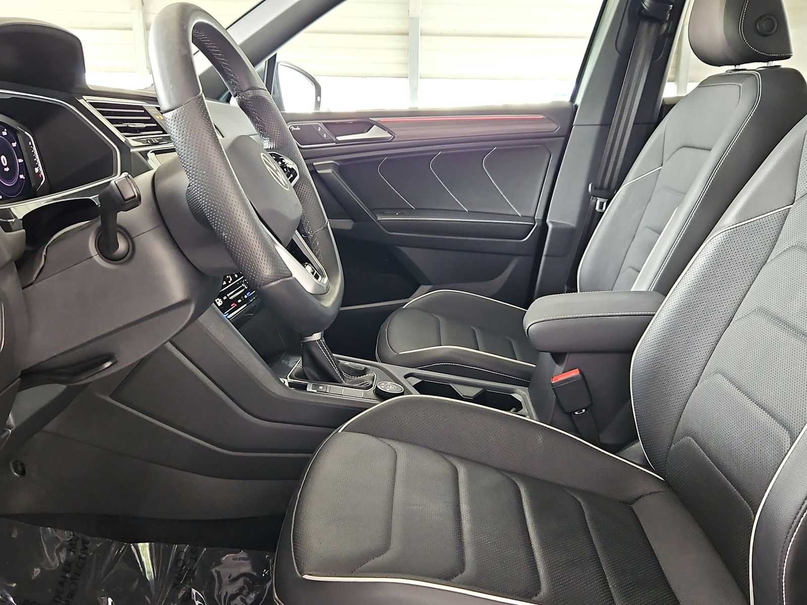 Thumbnail: 2024 Volkswagen Tiguan - 17