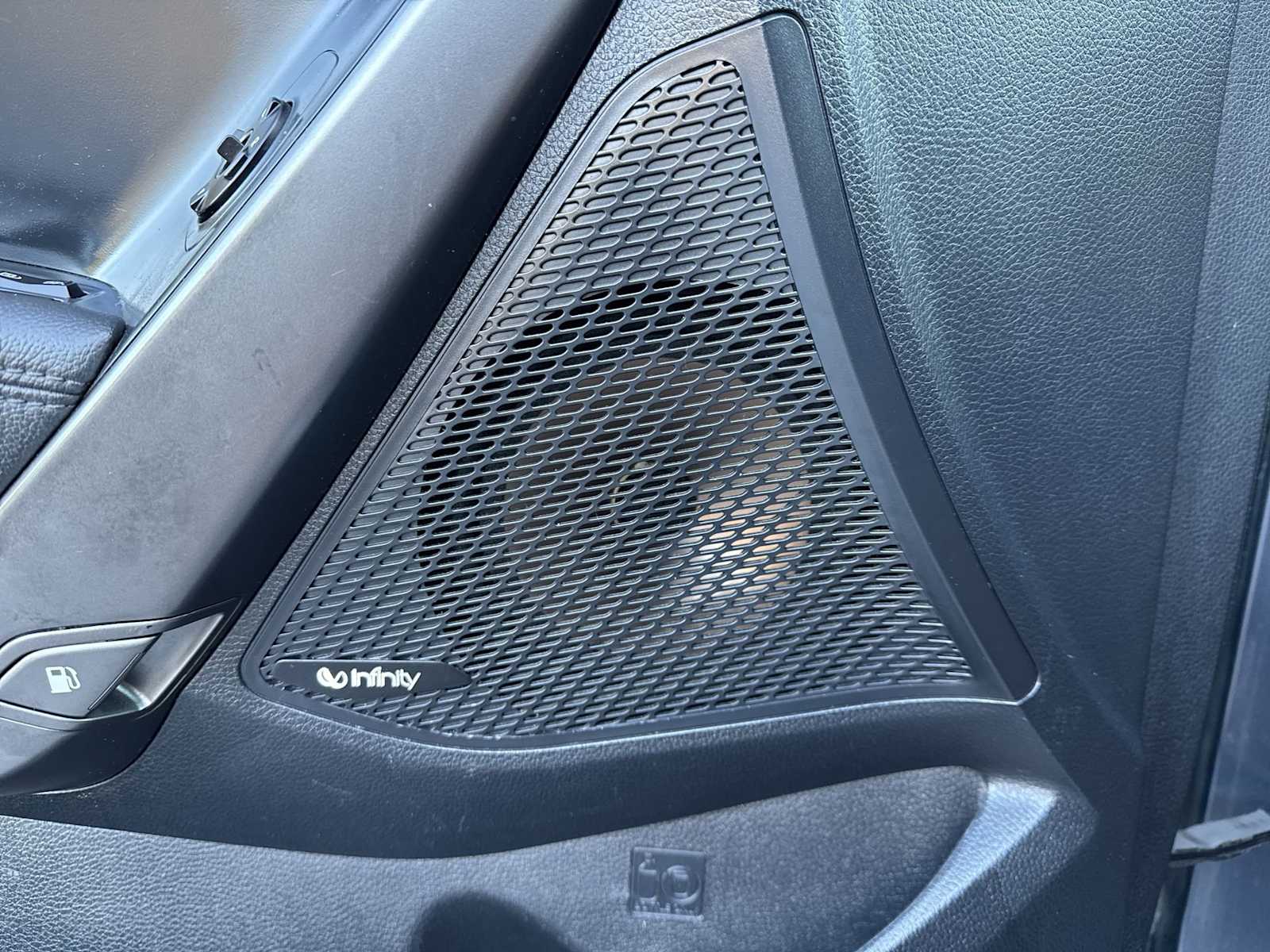 Thumbnail: 2017 Hyundai Santa Fe - 30