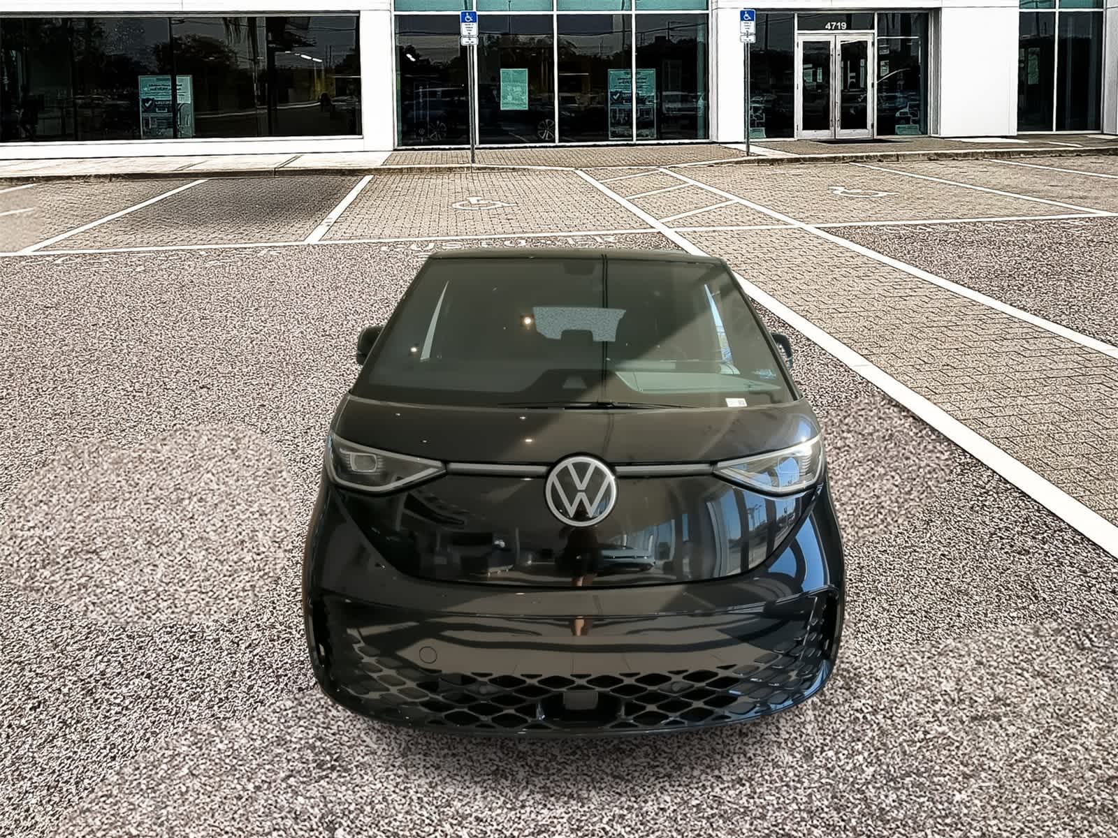 Thumbnail: 2025 Volkswagen ID.Buzz - 3