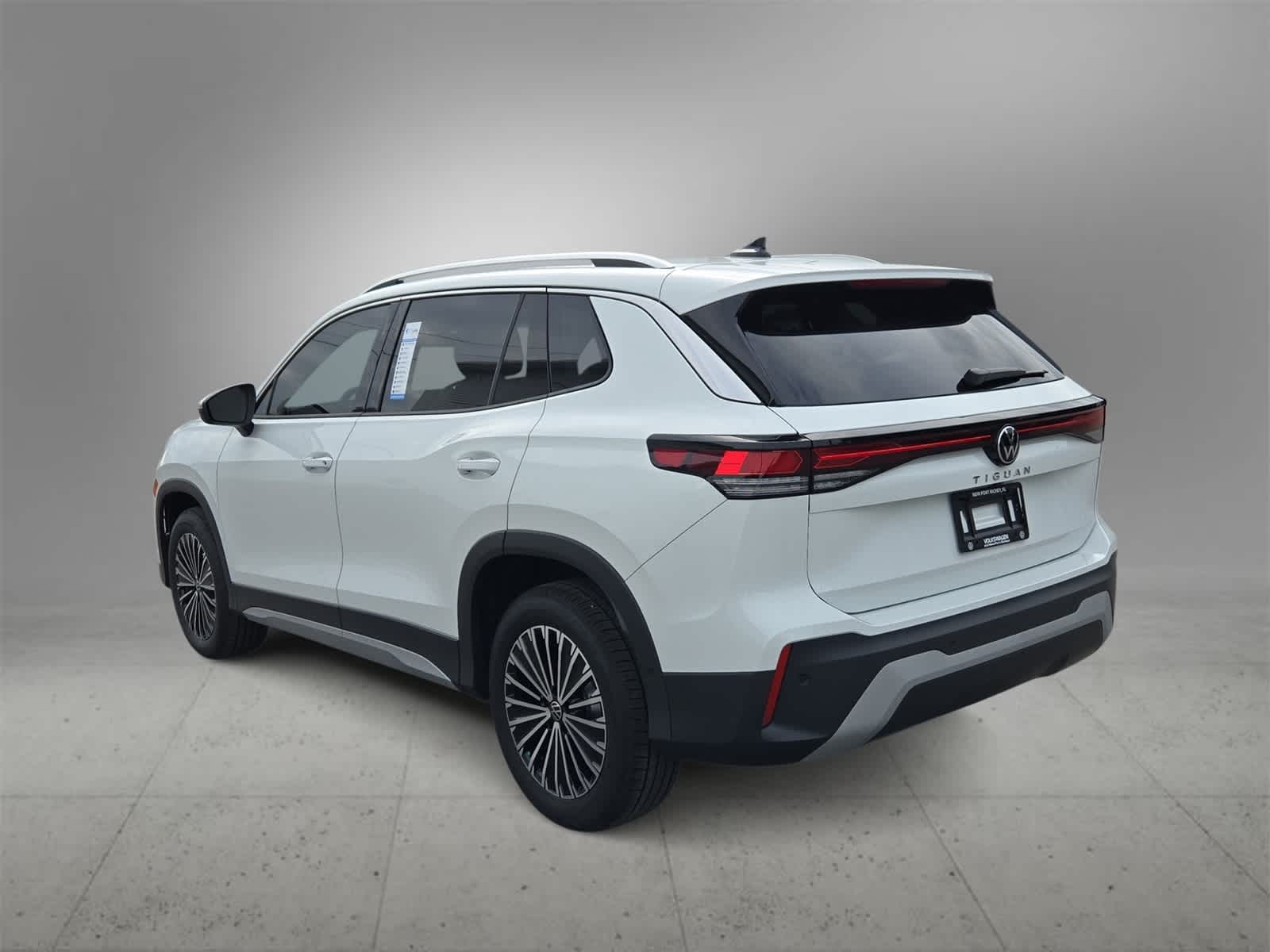 Thumbnail: 2025 Volkswagen Tiguan - 6