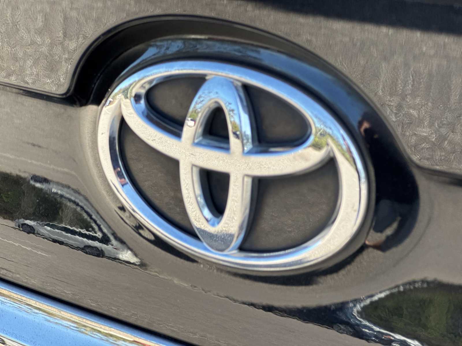 Thumbnail: 2015 Toyota Camry - 10