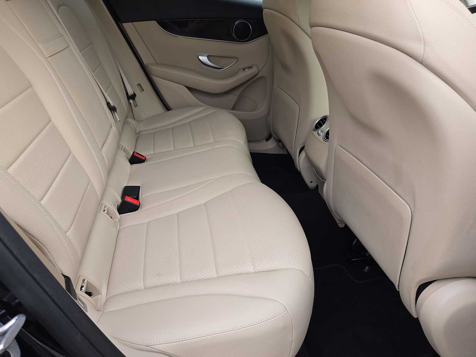 Thumbnail: 2022 Mercedes-Benz GLC - 19