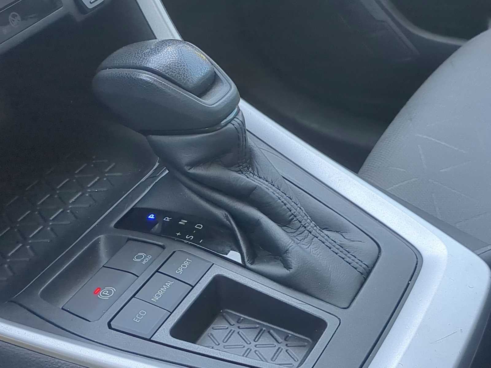 Thumbnail: 2022 Toyota RAV4 - 32