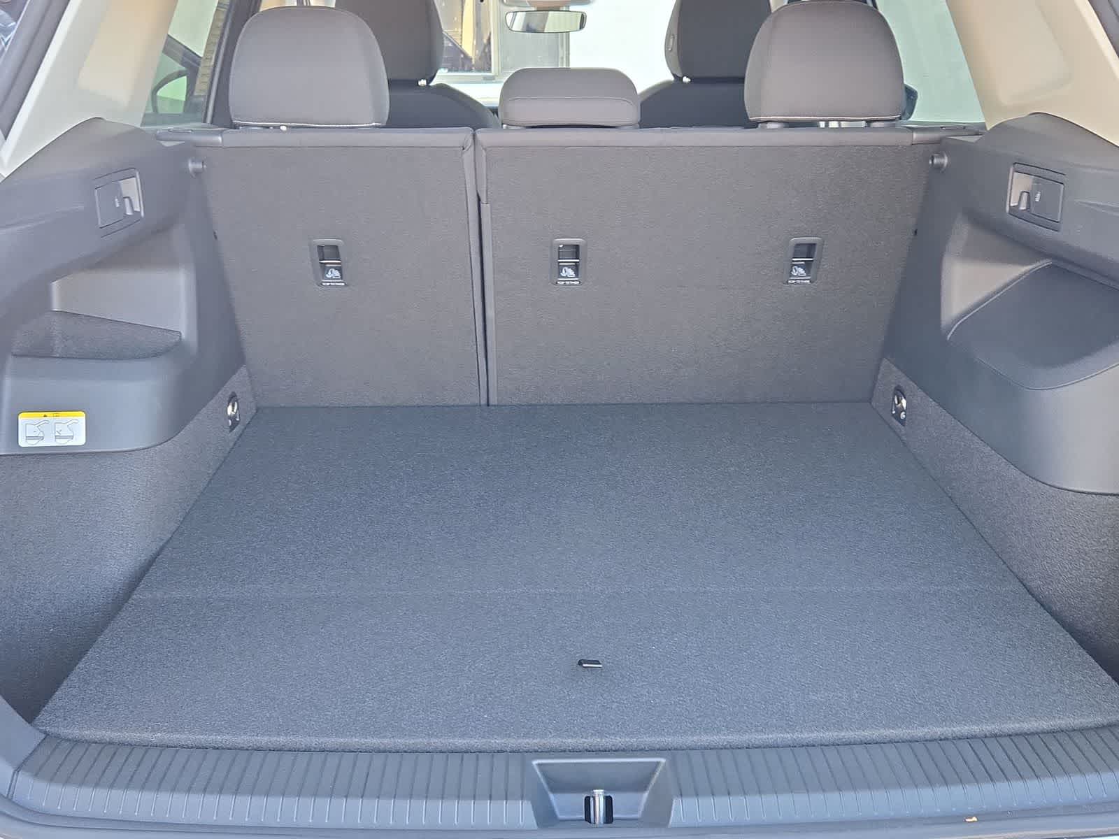 Thumbnail: 2025 Volkswagen Tiguan - 32