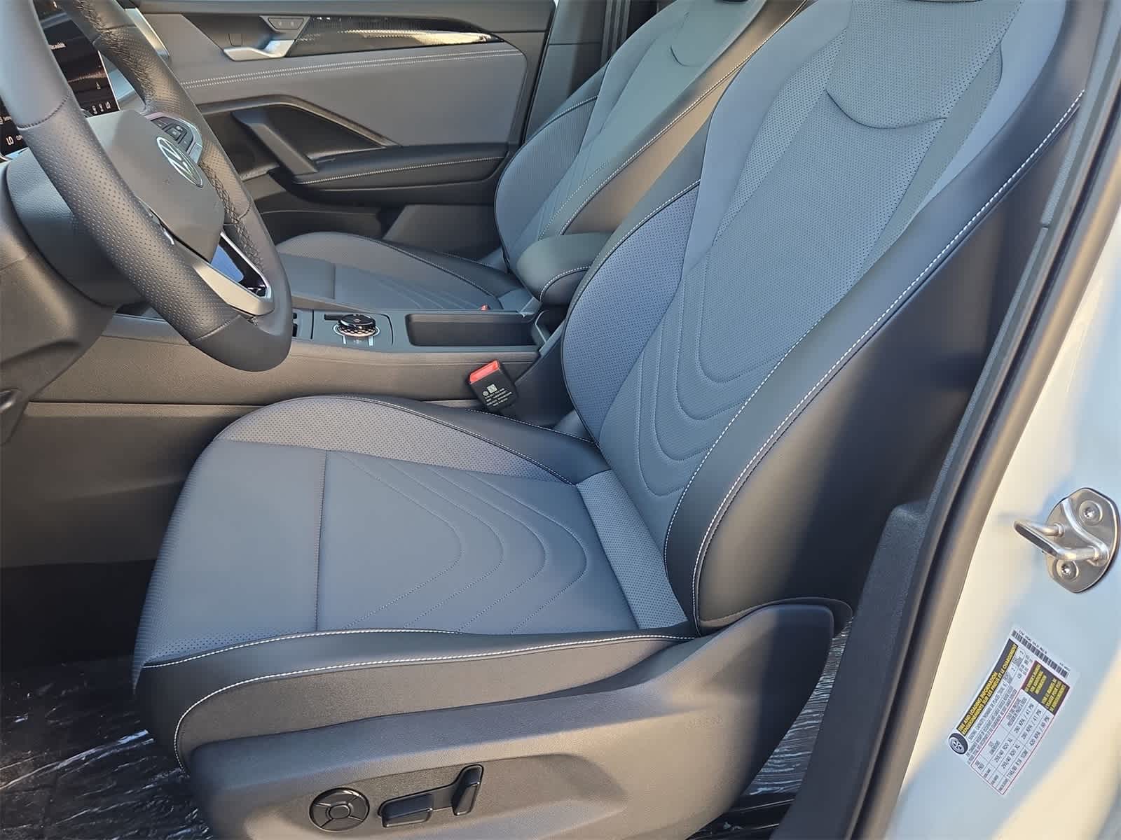 Thumbnail: 2025 Volkswagen Tiguan - 17