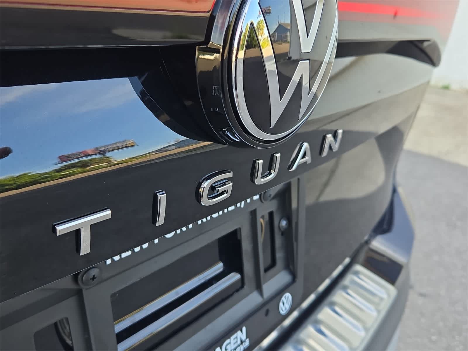 Thumbnail: 2025 Volkswagen Tiguan - 13