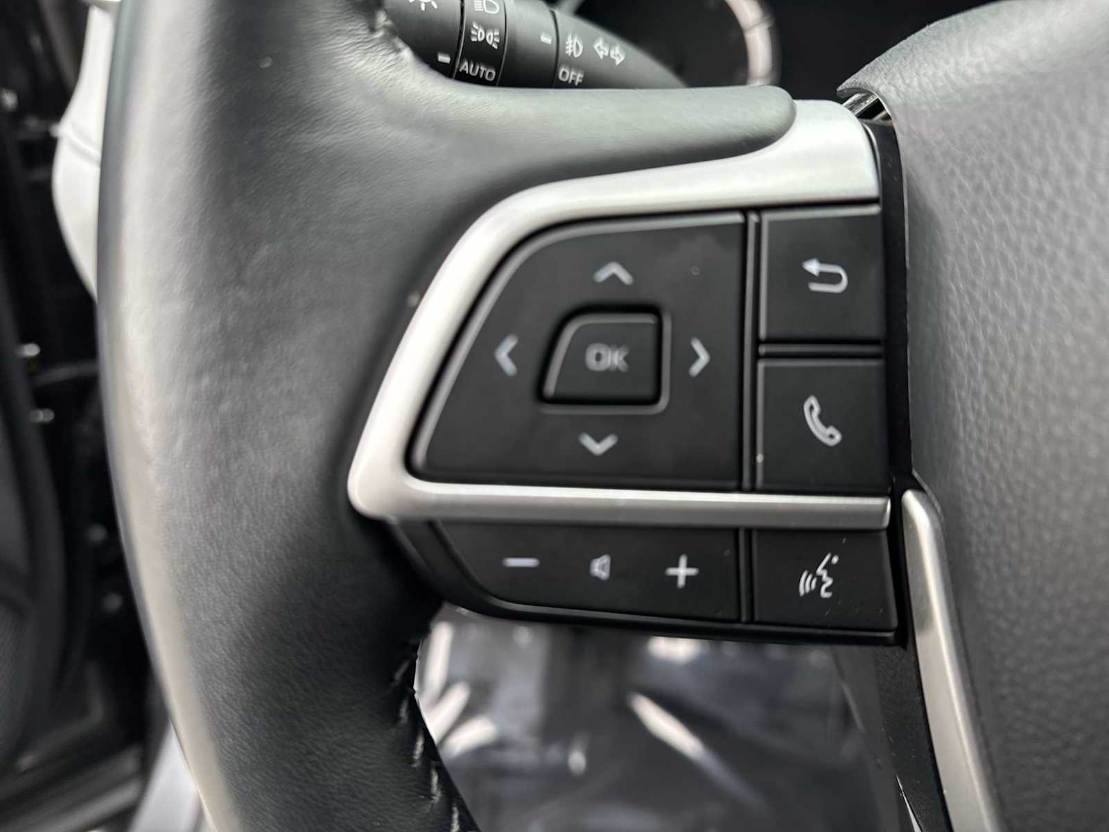 Thumbnail: 2023 Toyota Highlander - 23