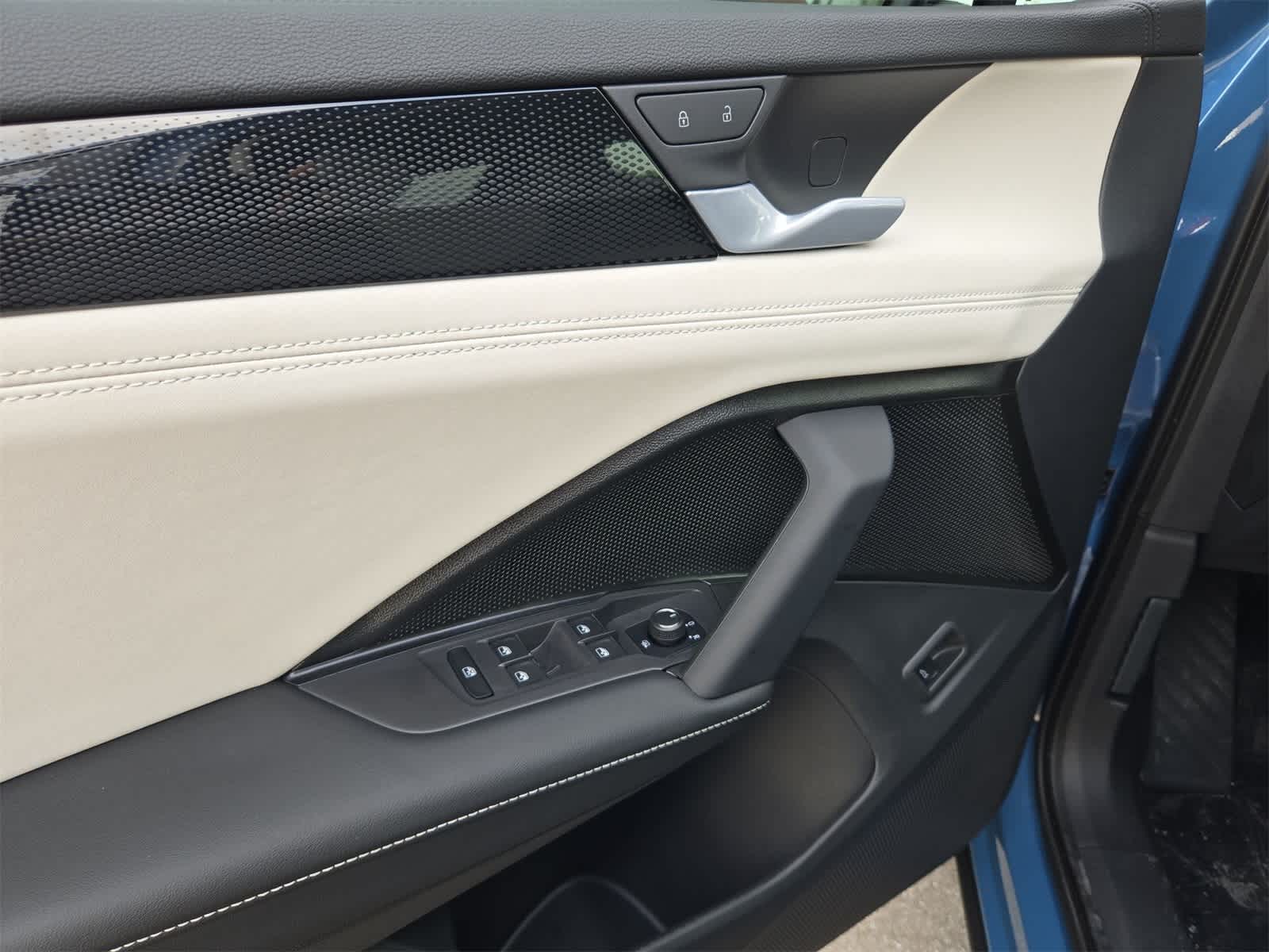 Thumbnail: 2025 Volkswagen Tiguan - 35