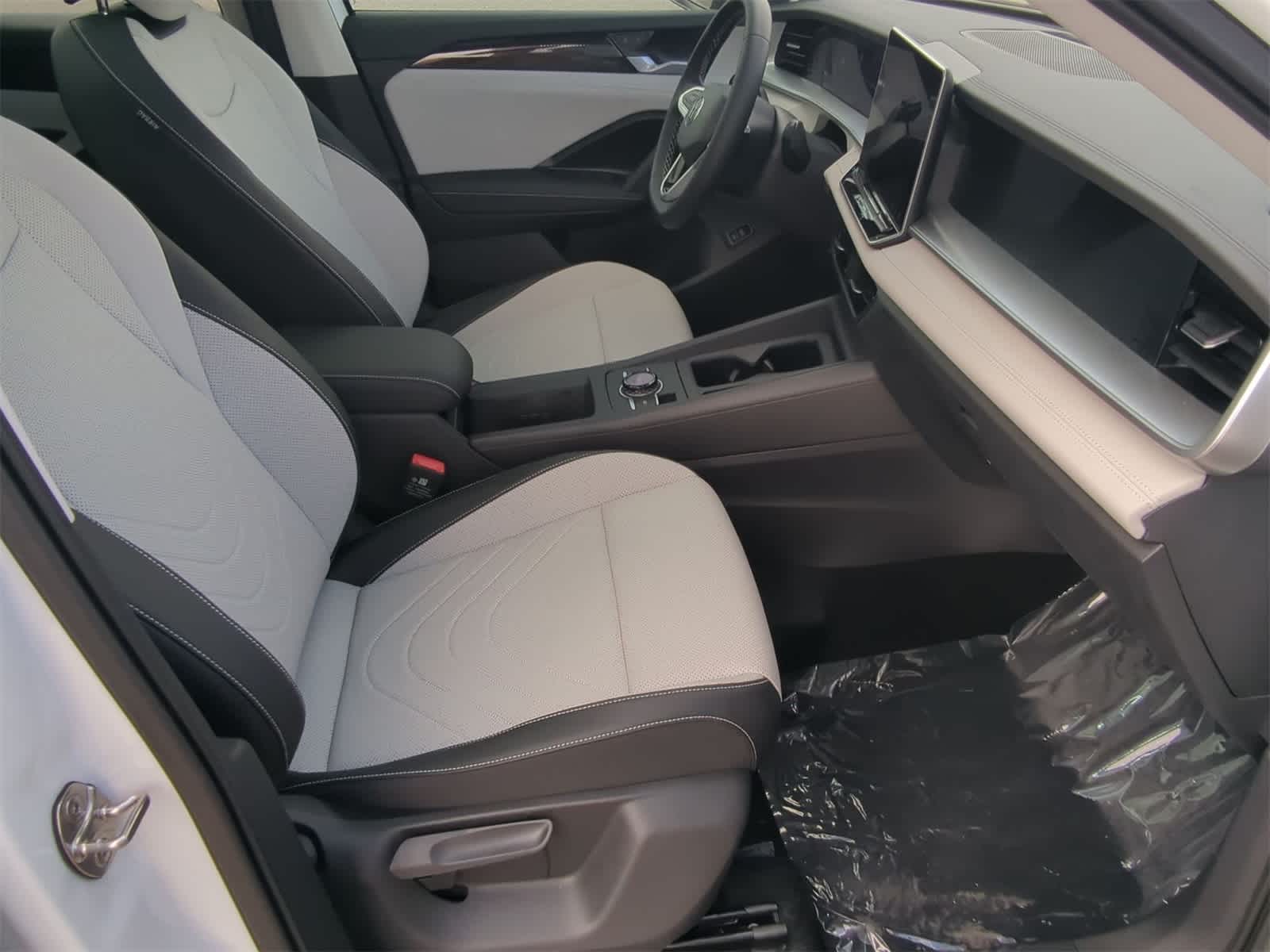 Thumbnail: 2025 Volkswagen Tiguan - 24