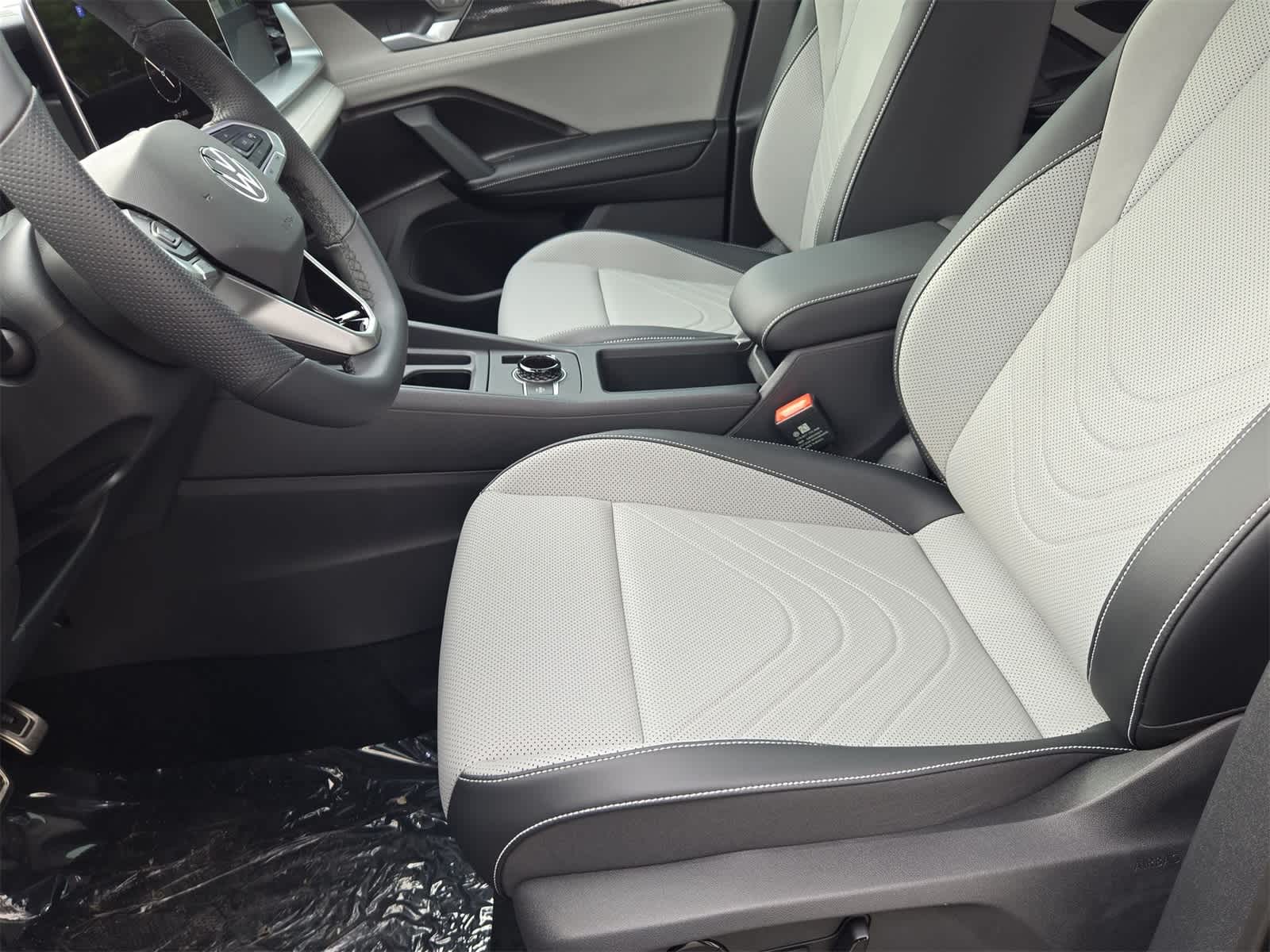 Thumbnail: 2025 Volkswagen Tiguan - 17