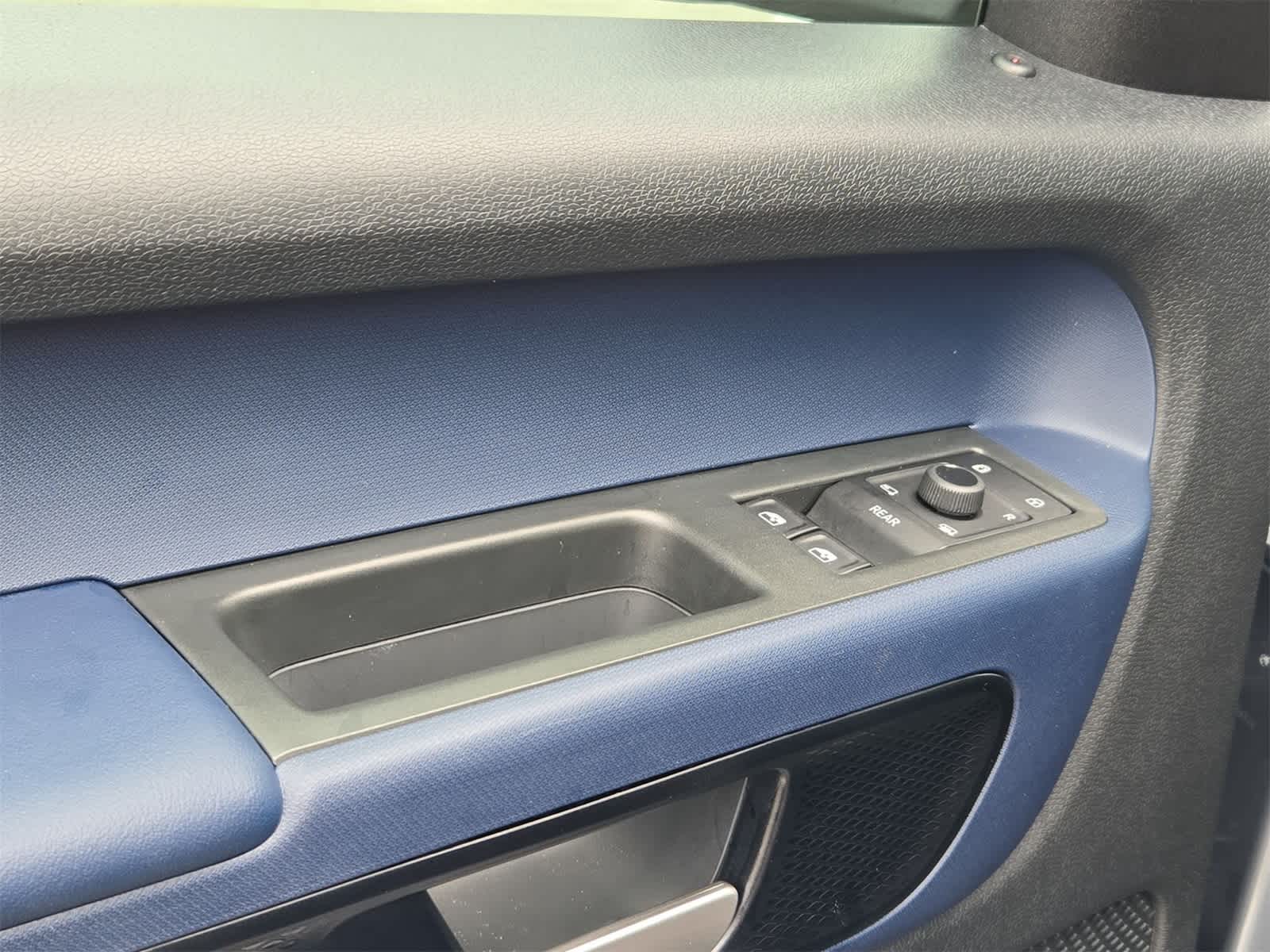 Thumbnail: 2025 Volkswagen ID.Buzz - 35