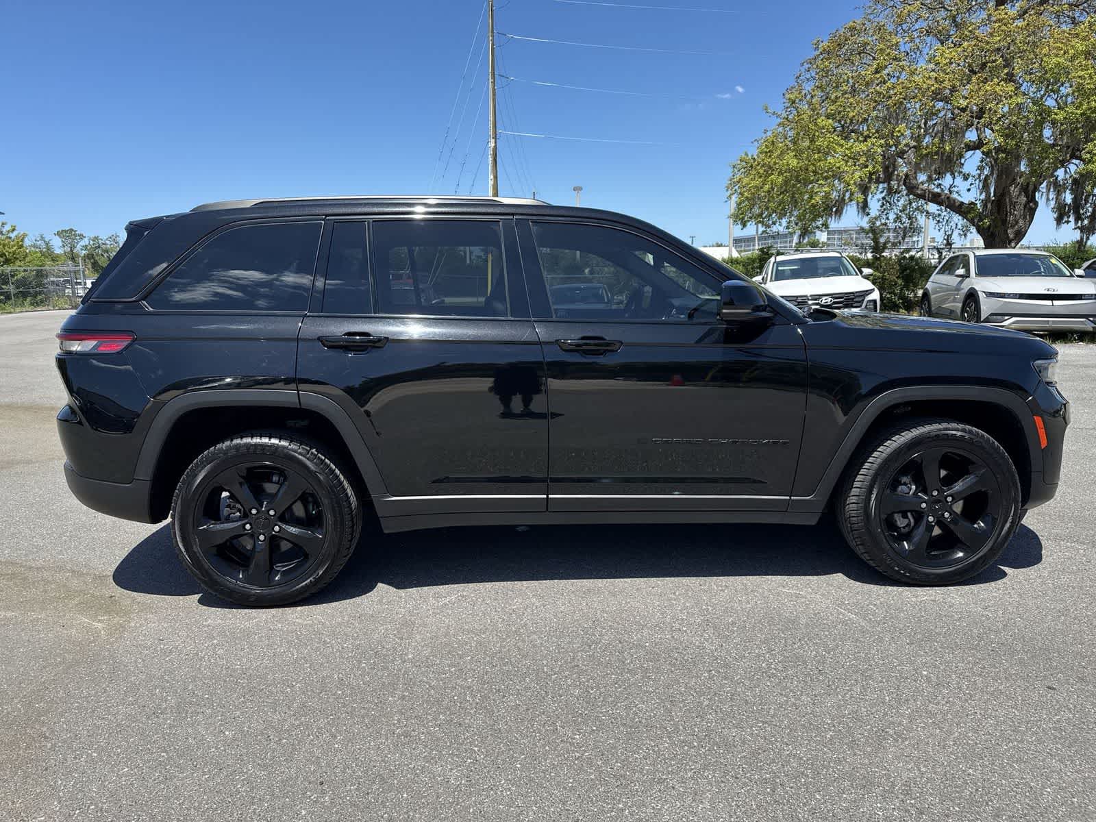 Thumbnail: 2023 Jeep Grand Cherokee - 9