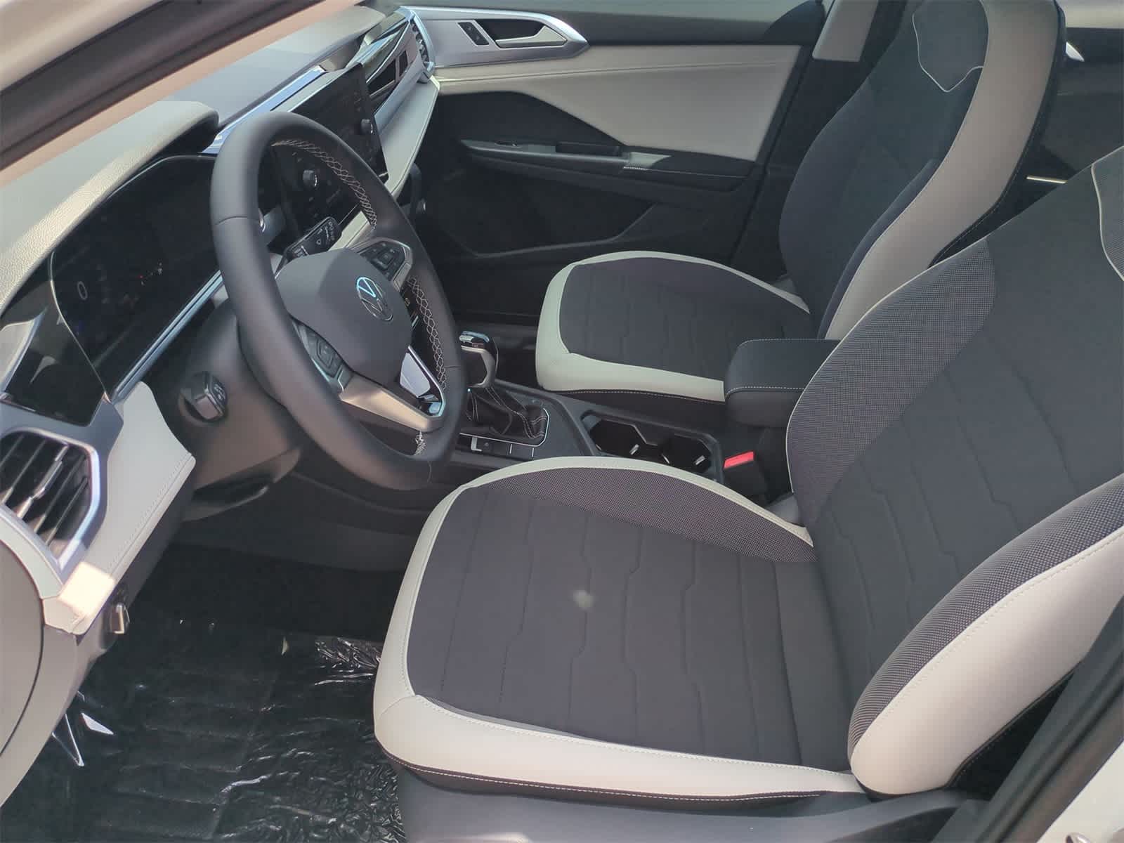 Thumbnail: 2025 Volkswagen Taos - 17