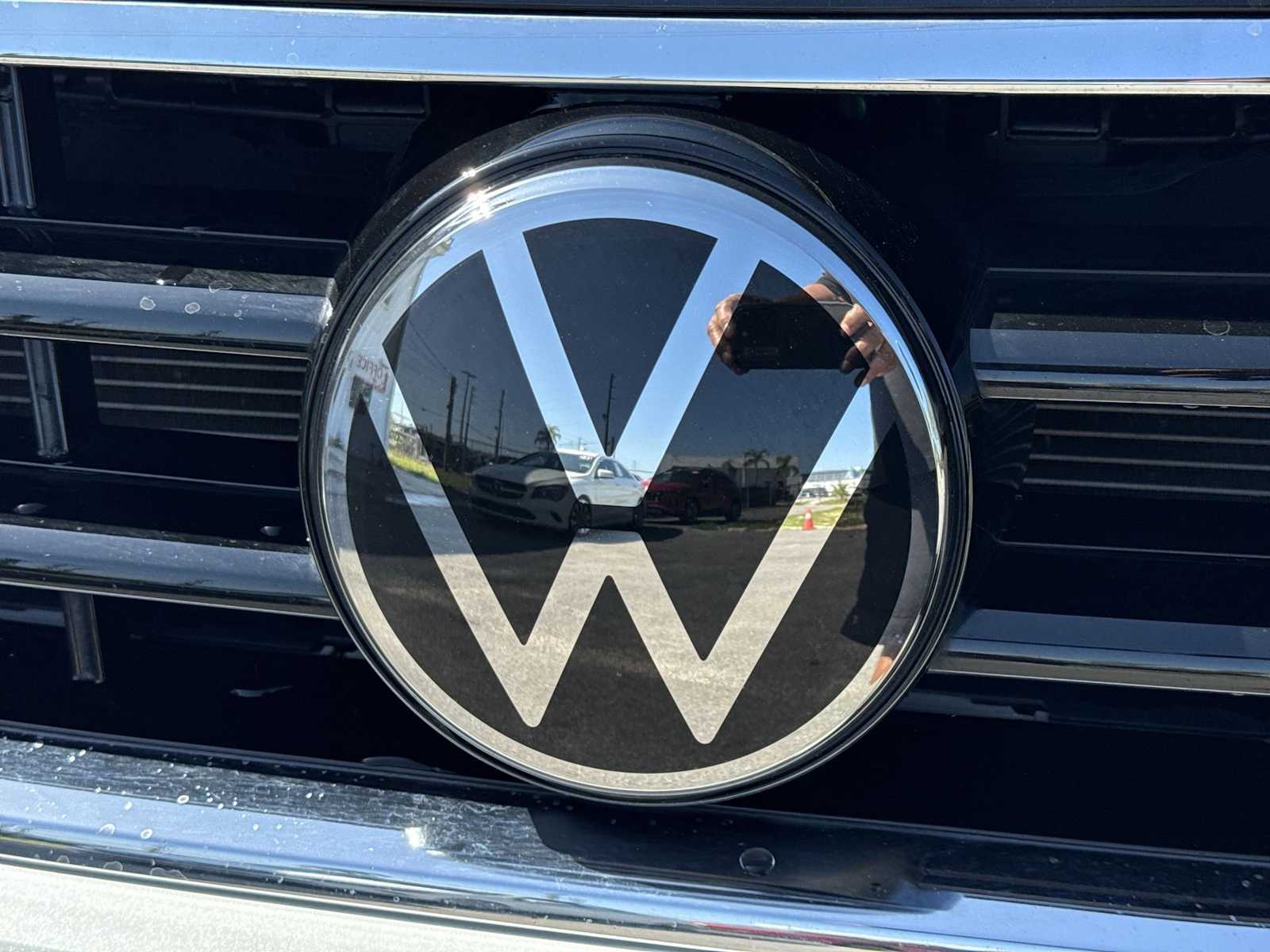 Thumbnail: 2023 Volkswagen Tiguan - 18