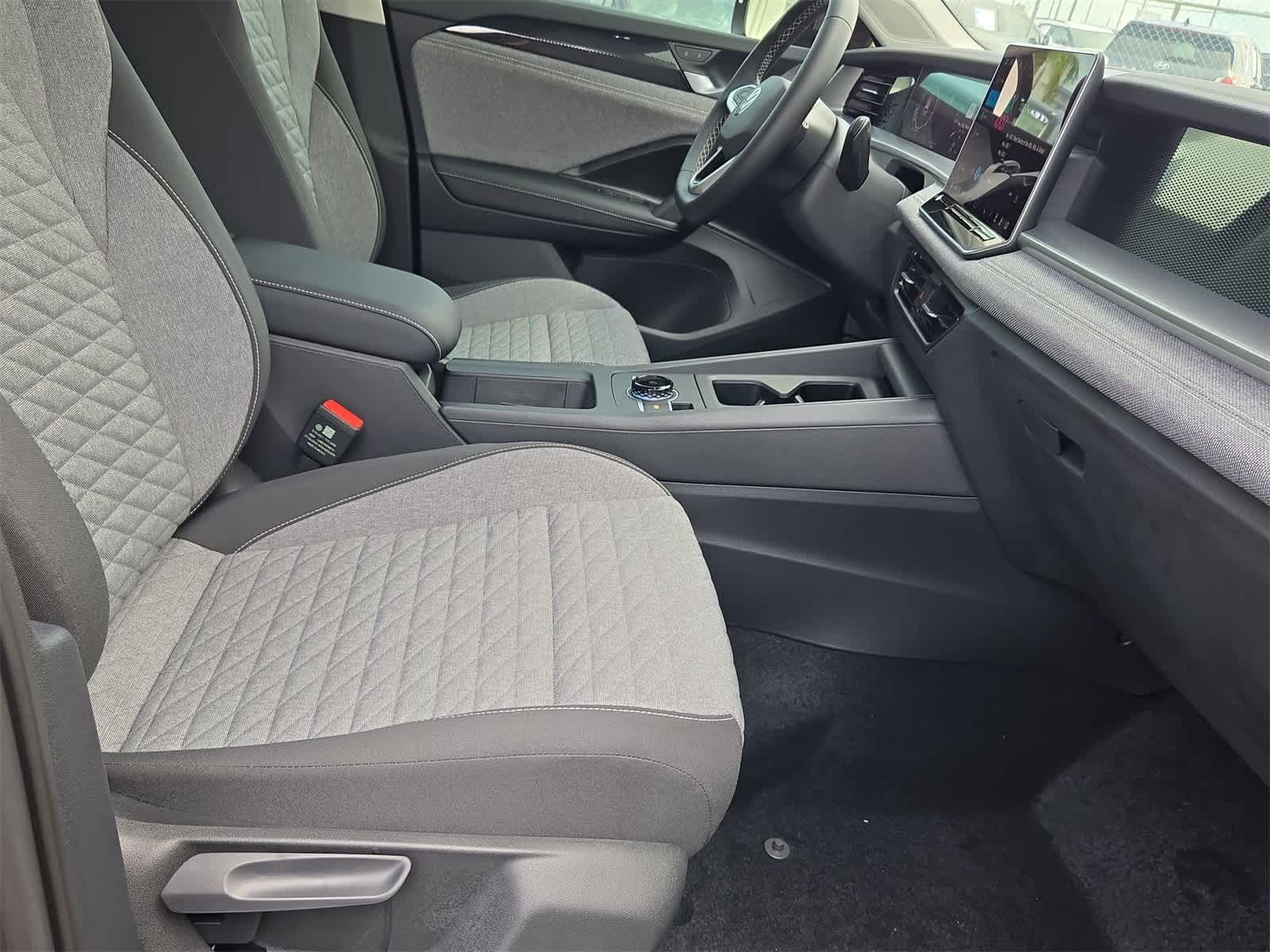 Thumbnail: 2025 Volkswagen Tiguan - 22