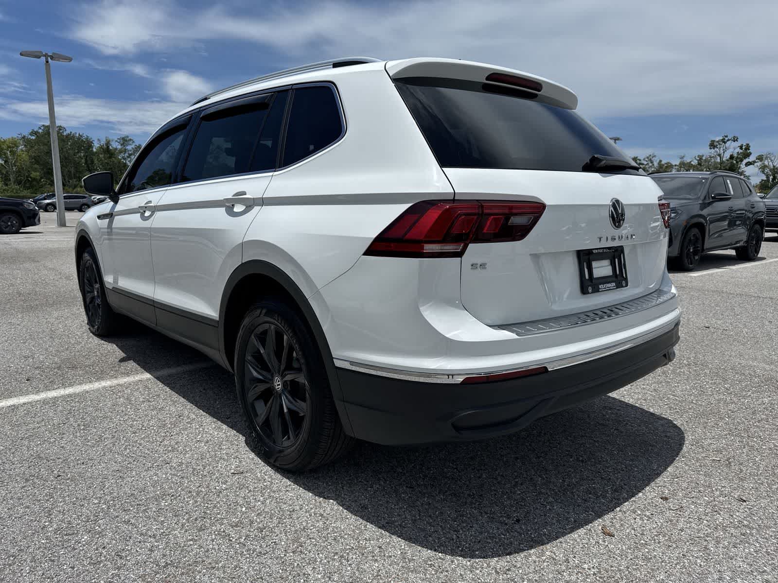 Thumbnail: 2024 Volkswagen Tiguan - 11