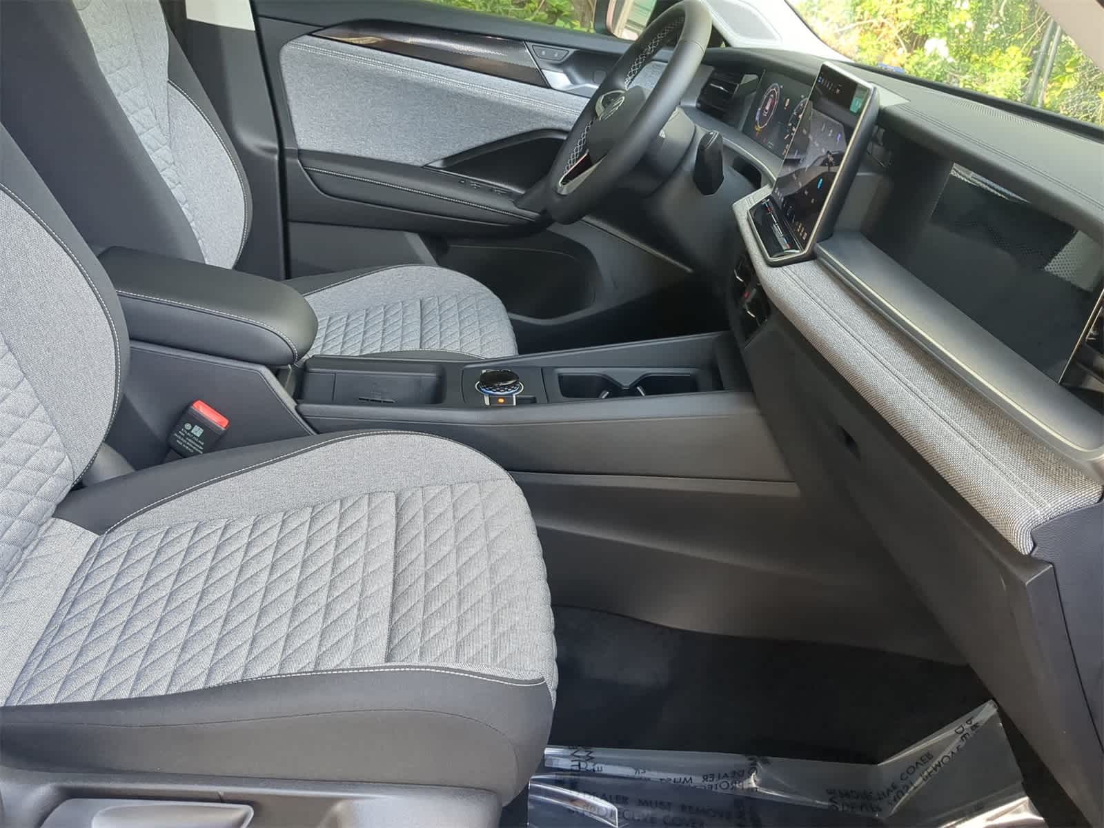 Thumbnail: 2025 Volkswagen Tiguan - 21